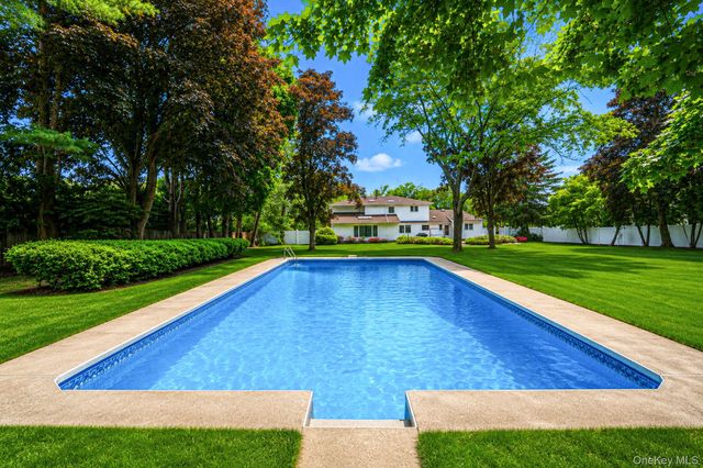 35 High Pasture Circle, Dix Hills, NY 11746