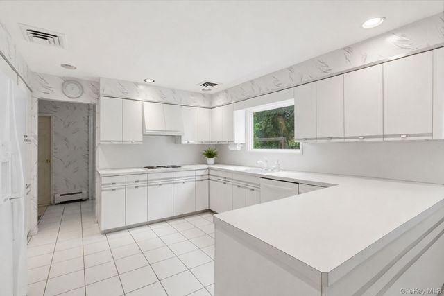 35 High Pasture Circle, Dix Hills, NY 11746