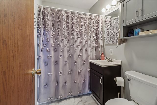 3922 E 26th Street, Des Moines, IA 50317