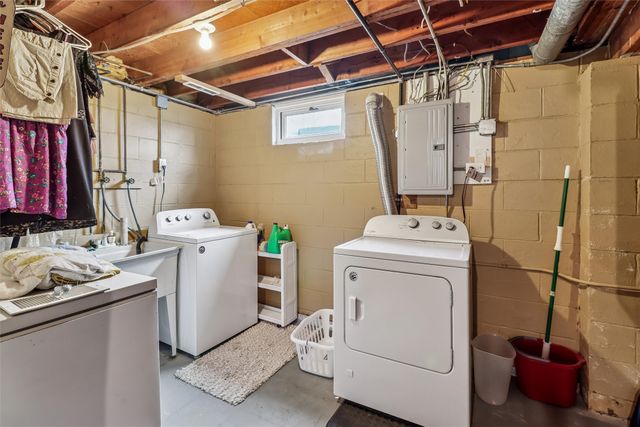 3922 E 26th Street, Des Moines, IA 50317