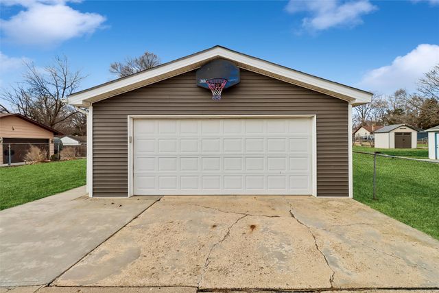 3922 E 26th Street, Des Moines, IA 50317