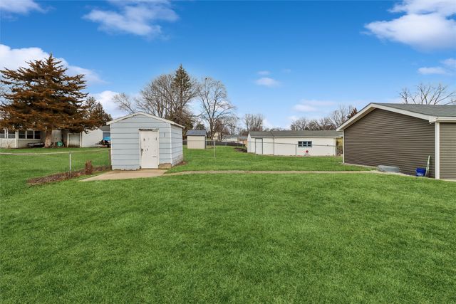 3922 E 26th Street, Des Moines, IA 50317