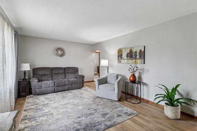 3922 E 26th Street, Des Moines, IA 50317