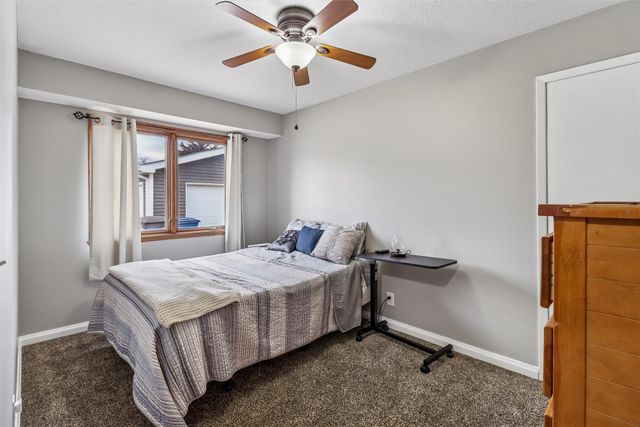 3922 E 26th Street, Des Moines, IA 50317