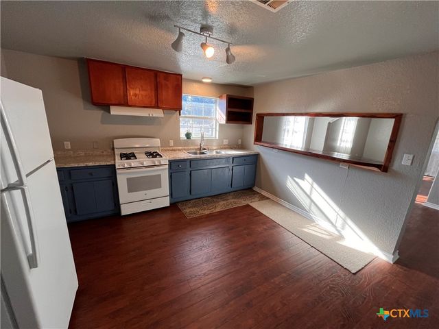 613 S Lbj Drive, San Marcos, TX 78666