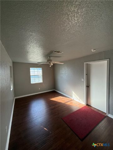 613 S Lbj Drive, San Marcos, TX 78666