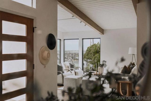 4985 Pacifica Dr, San Diego, CA 92109