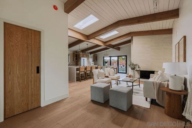 4985 Pacifica Dr, San Diego, CA 92109