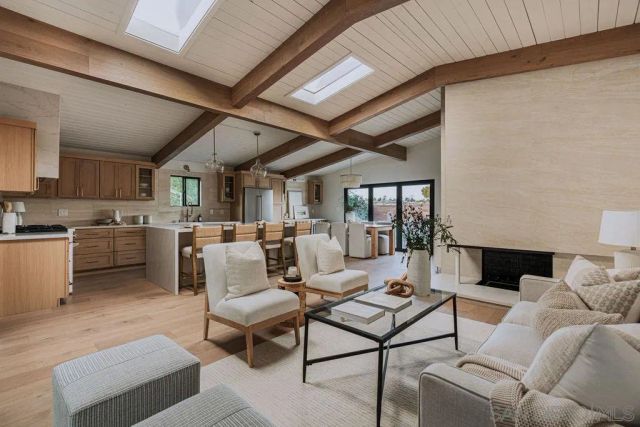 4985 Pacifica Dr, San Diego, CA 92109