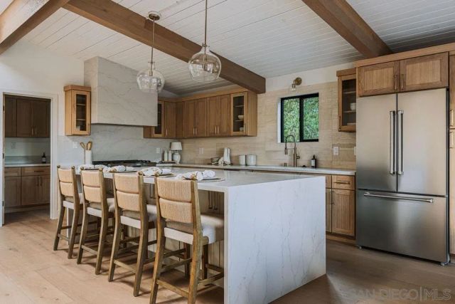 4985 Pacifica Dr, San Diego, CA 92109