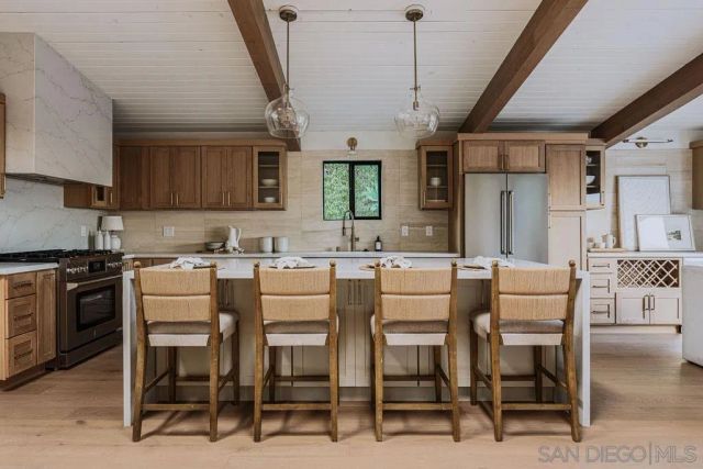 4985 Pacifica Dr, San Diego, CA 92109