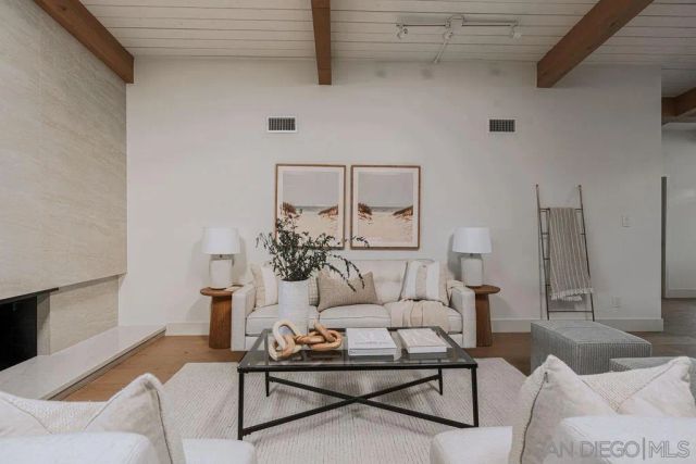 4985 Pacifica Dr, San Diego, CA 92109
