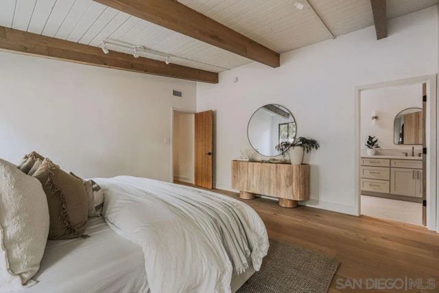 4985 Pacifica Dr, San Diego, CA 92109