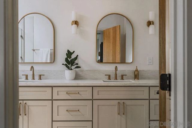 4985 Pacifica Dr, San Diego, CA 92109