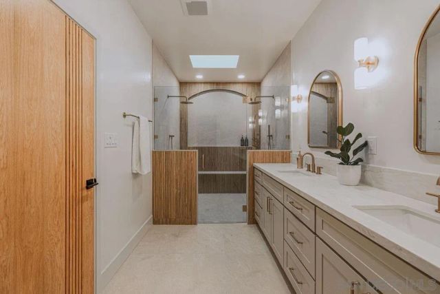 4985 Pacifica Dr, San Diego, CA 92109
