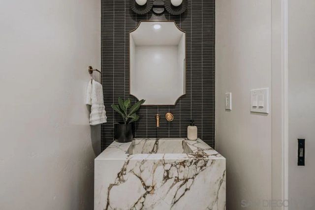 4985 Pacifica Dr, San Diego, CA 92109