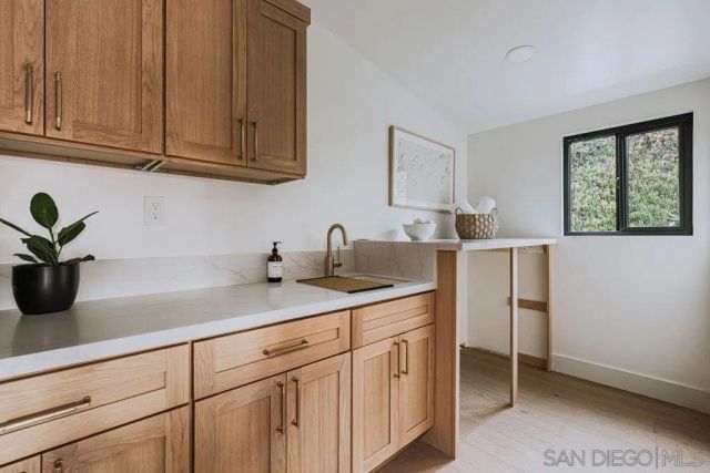4985 Pacifica Dr, San Diego, CA 92109