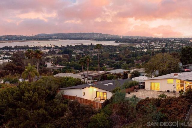 4985 Pacifica Dr, San Diego, CA 92109