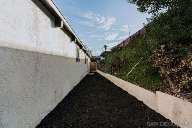 4985 Pacifica Dr, San Diego, CA 92109
