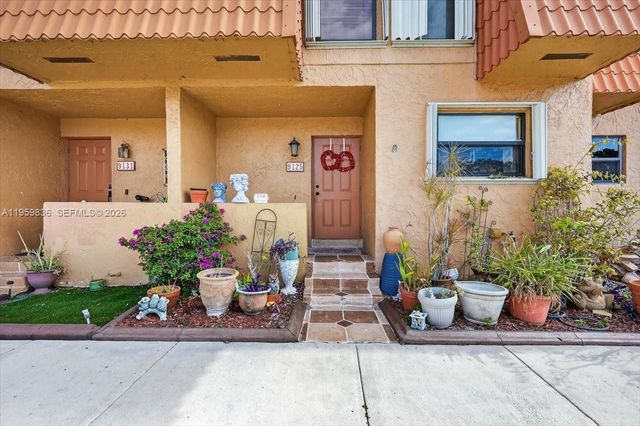 9125 Limetree Ln 168, Pembroke Pines, FL 33024