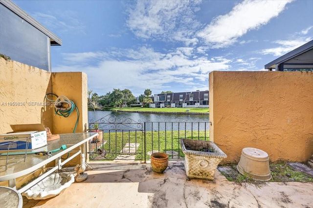 9125 Limetree Ln 168, Pembroke Pines, FL 33024