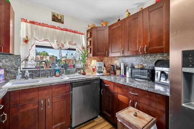 9125 Limetree Ln 168, Pembroke Pines, FL 33024