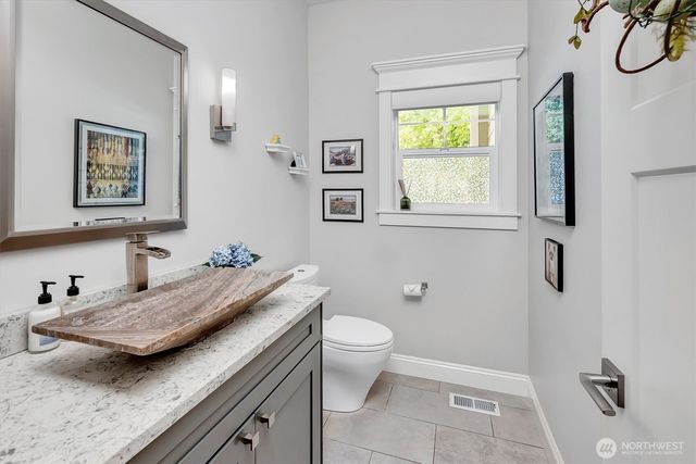 9950 SE 39th Street, Mercer Island, WA 98040