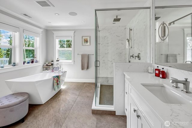 9950 SE 39th Street, Mercer Island, WA 98040