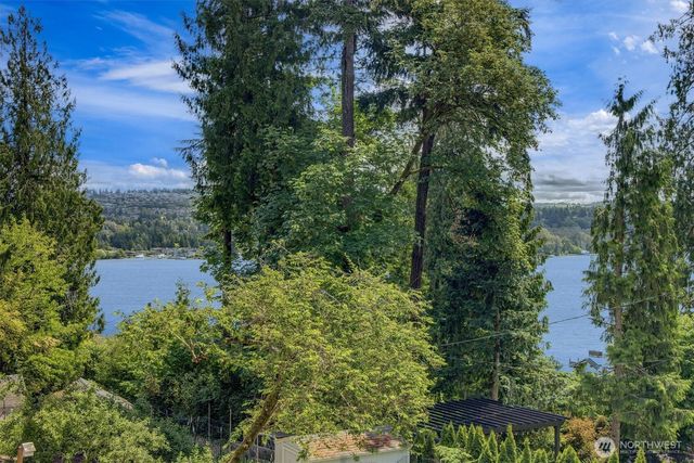 9950 SE 39th Street, Mercer Island, WA 98040