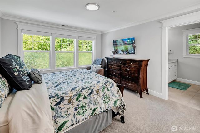 9950 SE 39th Street, Mercer Island, WA 98040