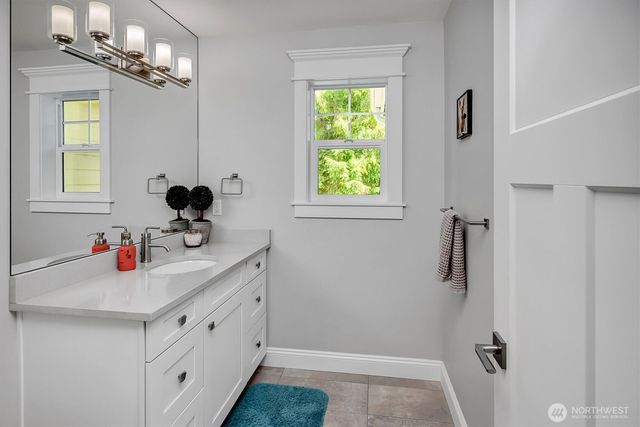 9950 SE 39th Street, Mercer Island, WA 98040