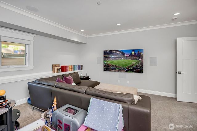 9950 SE 39th Street, Mercer Island, WA 98040