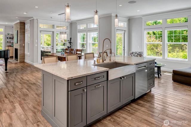 9950 SE 39th Street, Mercer Island, WA 98040