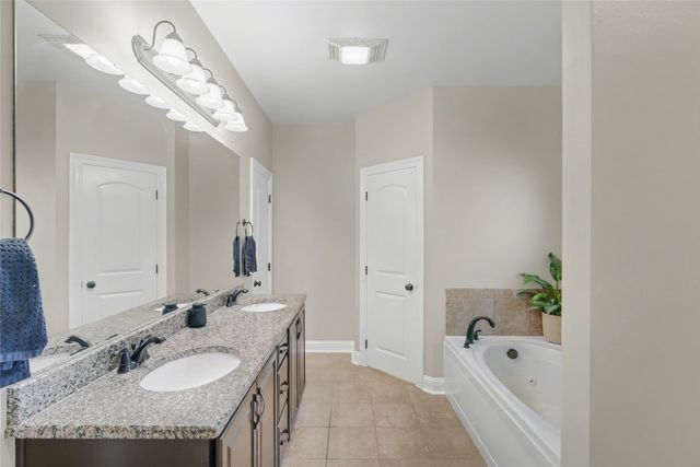 329 Camelback Drive, Bossier City, LA 71111