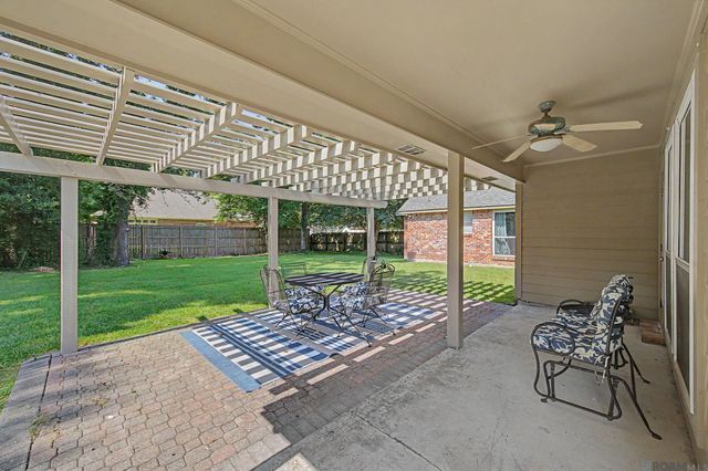 7352 Lake Meadow Dr, Denham Springs, LA 70706