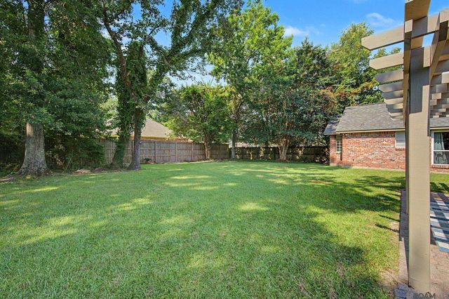 7352 Lake Meadow Dr, Denham Springs, LA 70706