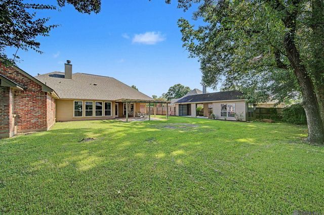 7352 Lake Meadow Dr, Denham Springs, LA 70706