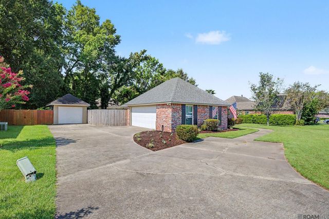 7352 Lake Meadow Dr, Denham Springs, LA 70706