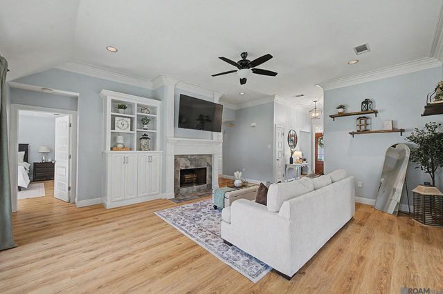 7352 Lake Meadow Dr, Denham Springs, LA 70706