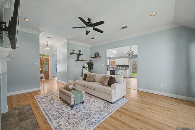 7352 Lake Meadow Dr, Denham Springs, LA 70706