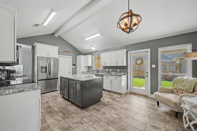 7352 Lake Meadow Dr, Denham Springs, LA 70706