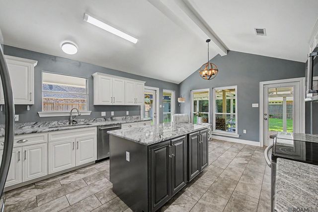 7352 Lake Meadow Dr, Denham Springs, LA 70706