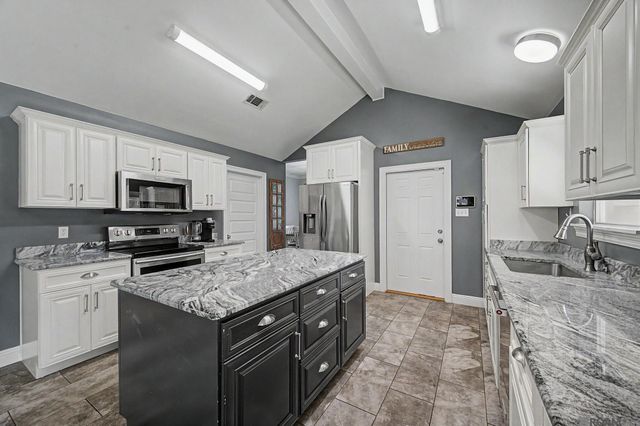 7352 Lake Meadow Dr, Denham Springs, LA 70706