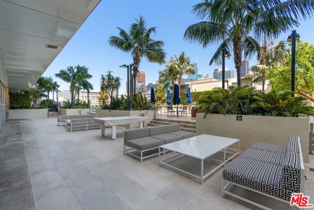1050 S Grand Avenue 1001, Los Angeles, CA 90015
