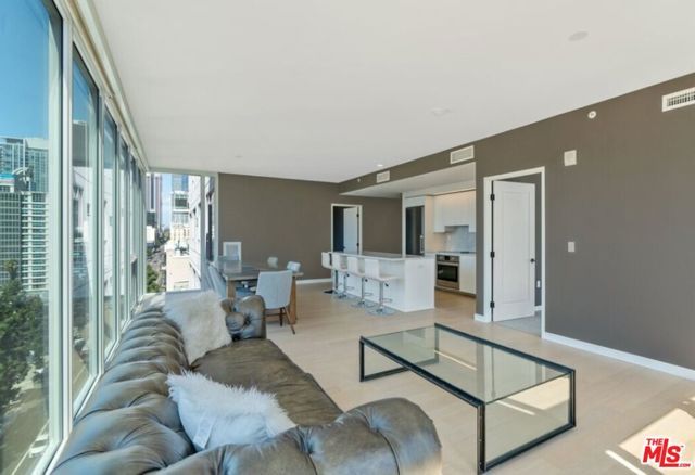 1050 S Grand Avenue 1001, Los Angeles, CA 90015