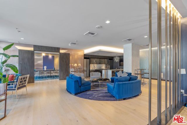 1050 S Grand Avenue 1001, Los Angeles, CA 90015
