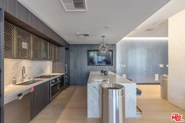 1050 S Grand Avenue 1001, Los Angeles, CA 90015