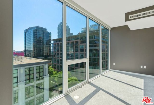 1050 S Grand Avenue 1001, Los Angeles, CA 90015