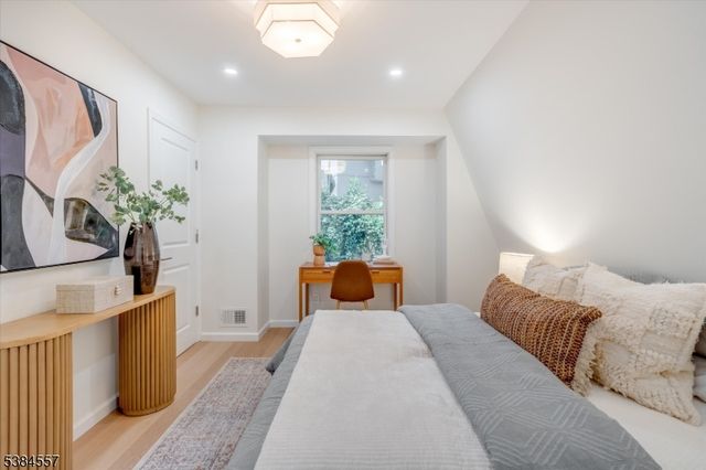 5 Brookside Drive, Millburn Twp., NJ 07041