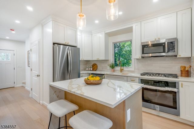 5 Brookside Drive, Millburn Twp., NJ 07041